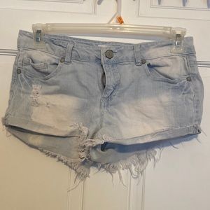Light wash low waisted jeans shorts